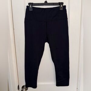 Active Life Women’s Black Capri Leggings. Great condition. Size L. 22”